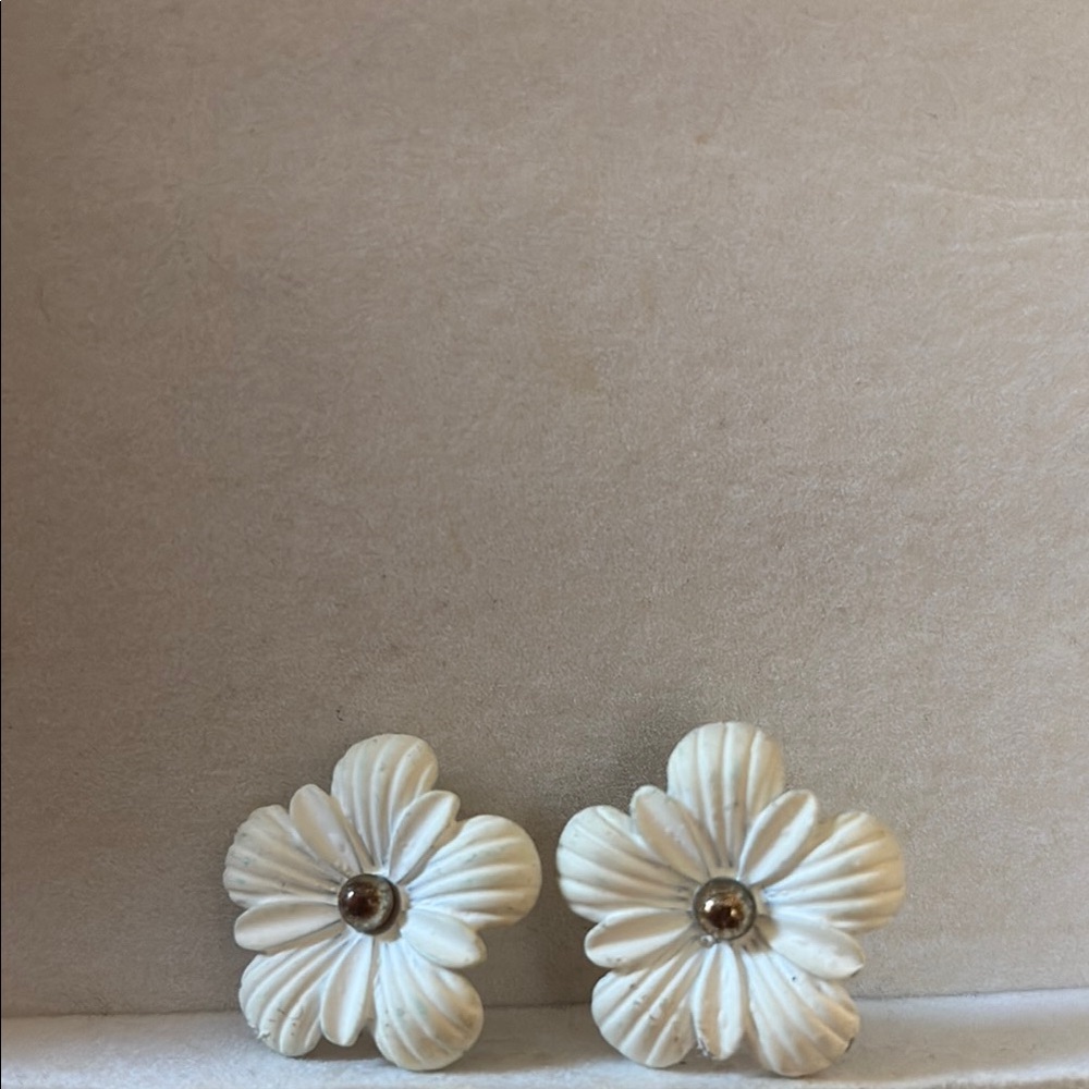 Elegant Cream Floral Earrings